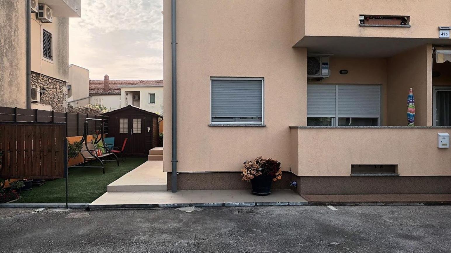 Apartman Sandra -Private Parking And Garden Zara Esterno foto